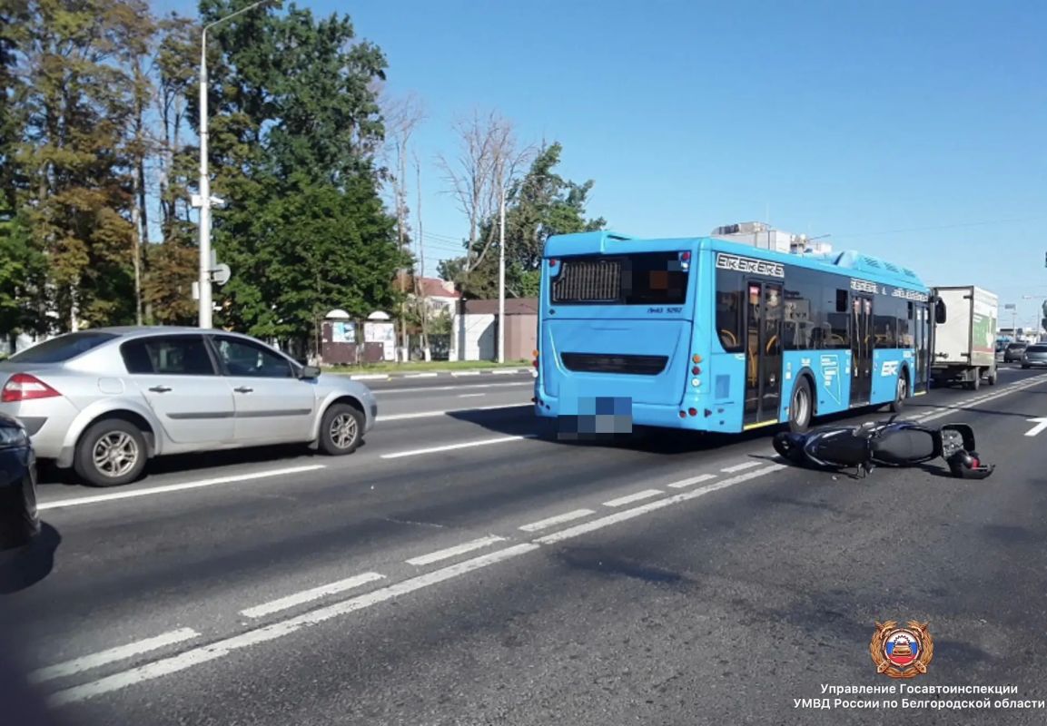 #СВОДКА_ДТП. По предварительным данным, вчера около 08 часов 05 минут в районе д.166 на пр. Б. Хмельницкого г. Белгород 52-летний водитель, управляя мопедом, при перестроении не предоставил преимущество в движении и совершил...