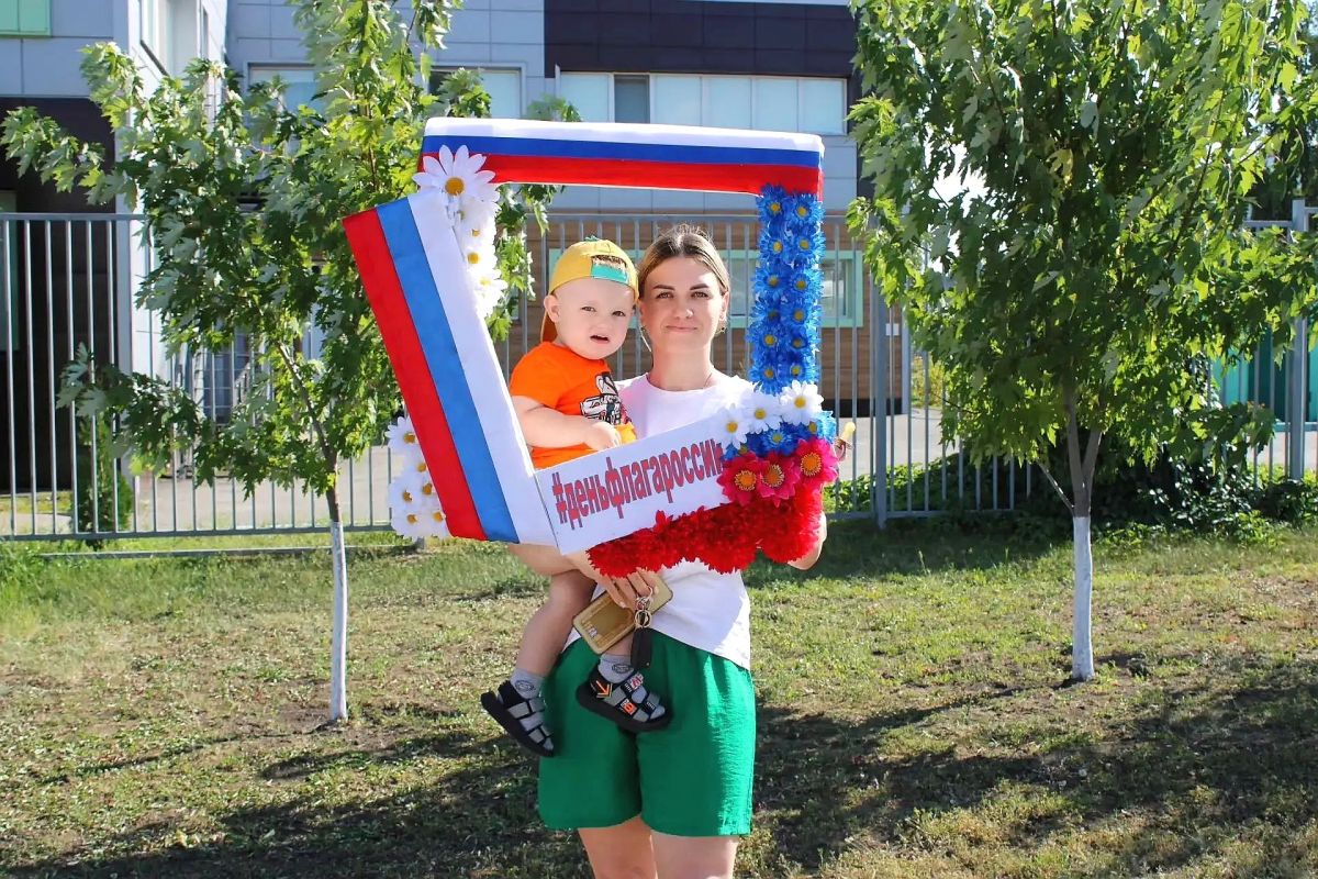 Андрей Миськов: В праздничный день наш город окрасился в белый, синий и красный Андрей Миськов: В праздничный день наш город окрасился в белый, синий и красный