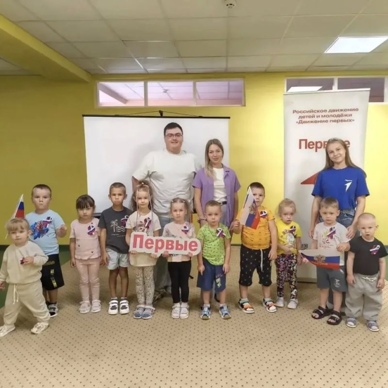 Три цвета – одна Россия: ярко и душевно День Государственного флага отметили ракитянские дошколята Три цвета – одна Россия: ярко и душевно День Государственного флага отметили ракитянские дошколята