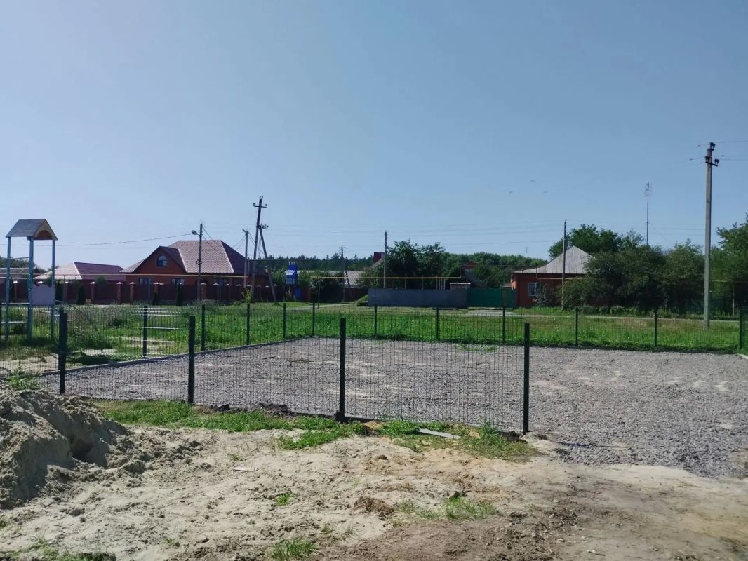 В Головчино продолжается строительство спортивной площадки В Головчино продолжается строительство спортивной площадки