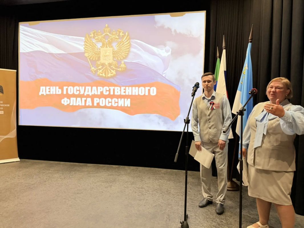 Сотрудники следственного управления СК России по Белгородской области приняли участие в торжественном мероприятии, посвященном Дню Государственного флага Российской Федерации Сотрудники следственного управления СК России по Белгородской области приняли участие в торжественном мероприятии, посвященном Дню Государственного флага Российской Федерации