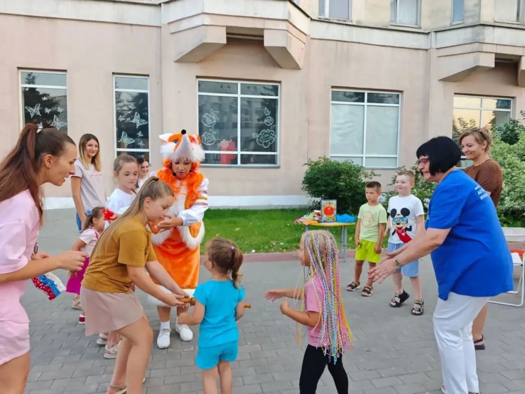 В День государственного флага посетители детской библиотеки имени А.А. Лиханова стали участниками интерактивной программы В День государственного флага посетители детской библиотеки имени А.А. Лиханова стали участниками интерактивной программы
