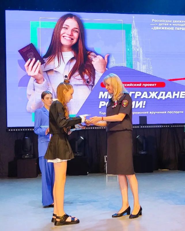 Олег Медведев: Наш флаг — наша гордость!. Вчера в Центре культурного развития «Звёздный» было по-настоящему празднично Олег Медведев: Наш флаг — наша гордость!. Вчера в Центре культурного развития «Звёздный» было по-настоящему празднично