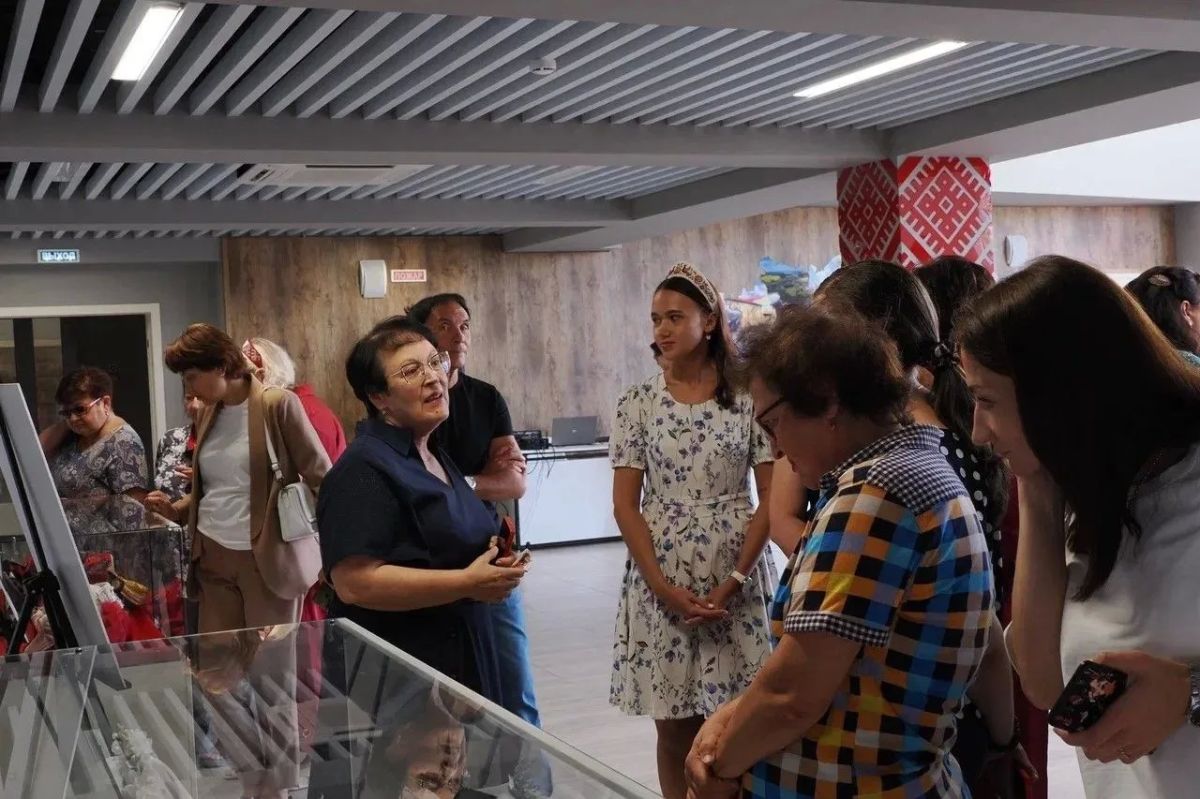 В Белгородском центре народного творчества стартовали две тематические выставки – «Русская красавица всему миру нравится» и «Чудококошник» В Белгородском центре народного творчества стартовали две тематические выставки – «Русская красавица всему миру нравится» и «Чудококошник»