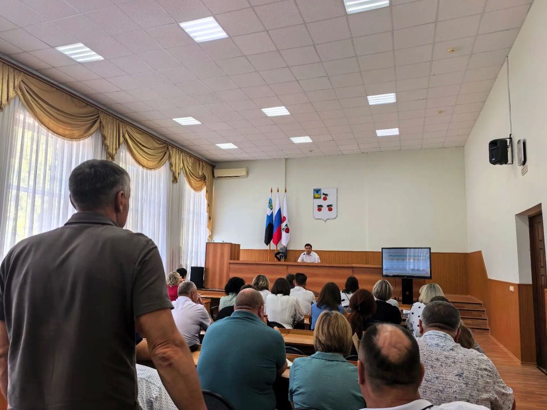 Николай Нестеров: По традиции в первый рабочий день недели провёл совещание со своими заместителями, руководителями территориальных администраций и структурных подразделений