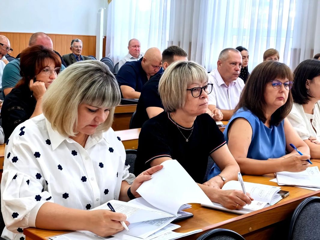 Николай Нестеров: По традиции в первый рабочий день недели провёл совещание со своими заместителями, руководителями территориальных администраций и структурных подразделений Николай Нестеров: По традиции в первый рабочий день недели провёл совещание со своими заместителями, руководителями территориальных администраций и структурных подразделений