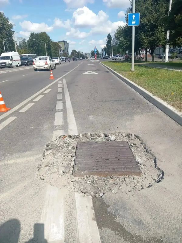 Специалисты «Белгорблагоустройства» привели в порядок повреждённый колодец ливневой канализации в районе дома 13А по проспекту Ватутина Специалисты «Белгорблагоустройства» привели в порядок повреждённый колодец ливневой канализации в районе дома 13А по проспекту Ватутина