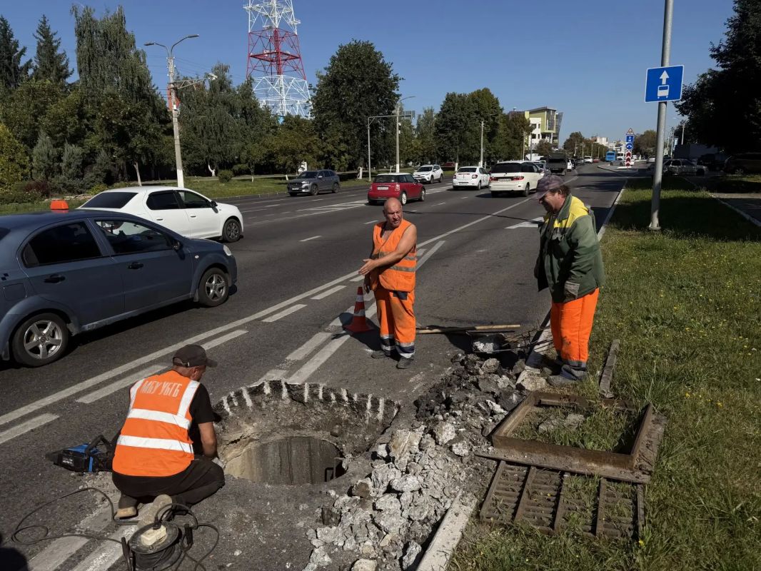 Сотрудники Белгорблагоустройства отремонтировали колодец ливневой канализации по проспекту Ватутина в областном центре Сотрудники Белгорблагоустройства отремонтировали колодец ливневой канализации по проспекту Ватутина в областном центре