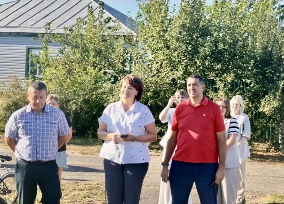 В рамках губернаторской программы инициативного бюджетирования «Решаем вместе» в г. Бирюч благоустроили детскую игровую площадку на пересечении улиц Московская и Чапаева В рамках губернаторской программы инициативного бюджетирования «Решаем вместе» в г. Бирюч благоустроили детскую игровую площадку на пересечении улиц Московская и Чапаева