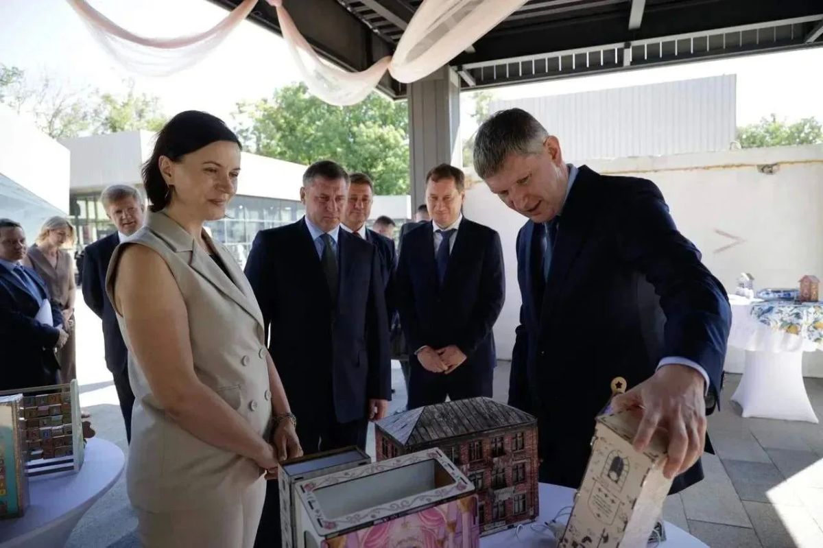 Врио губернатора Белгородской области и глава Минэкономразвития РФ посетили белгородские предприятия и соцобъекты Врио губернатора Белгородской области и глава Минэкономразвития РФ посетили белгородские предприятия и соцобъекты