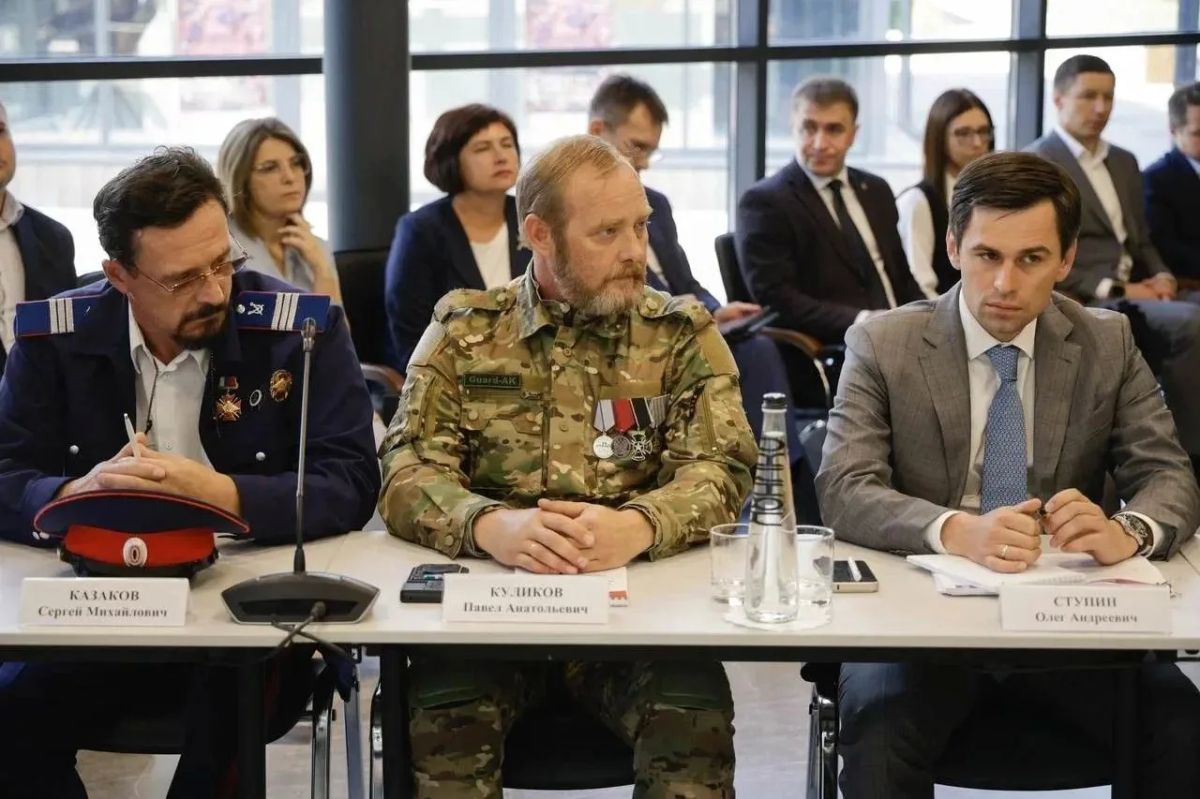 Александр Шуваев: Вместе с министром экономического развития России Максимом Геннадьевичем Решетниковым встретились с участниками и победителями регионального проекта «Время СВОих героев» Александр Шуваев: Вместе с министром экономического развития России Максимом Геннадьевичем Решетниковым встретились с участниками и победителями регионального проекта «Время СВОих героев»