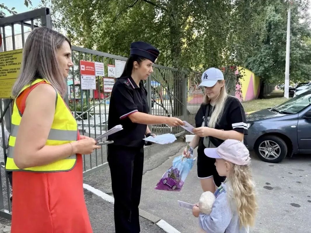 Здравствуйте. «Родительские патрули» уже заступили на дежурства вблизи образовательных учреждений Сотрудники Госавтоинспекции вместе с родительской общественностью напоминают вам и другим участникам, об обязательном... Здравствуйте. «Родительские патрули» уже заступили на дежурства вблизи образовательных учреждений Сотрудники Госавтоинспекции вместе с родительской общественностью напоминают вам и другим участникам, об обязательном...