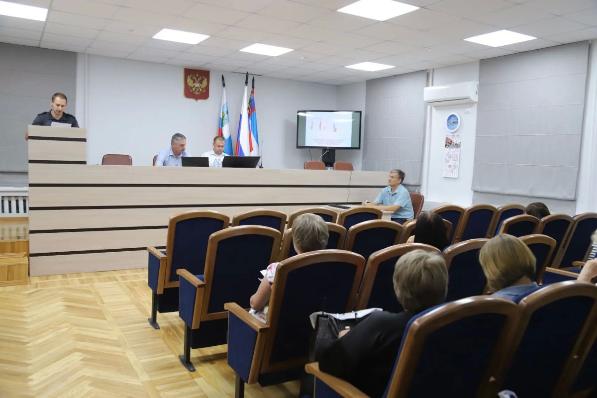 В администрации округа состоялось заседание межведомственной комиссии по безопасности дорожного движения, на котором была детально проанализировала статистика аварийности за первое полугодие 2026 года В администрации округа состоялось заседание межведомственной комиссии по безопасности дорожного движения, на котором была детально проанализировала статистика аварийности за первое полугодие 2026 года