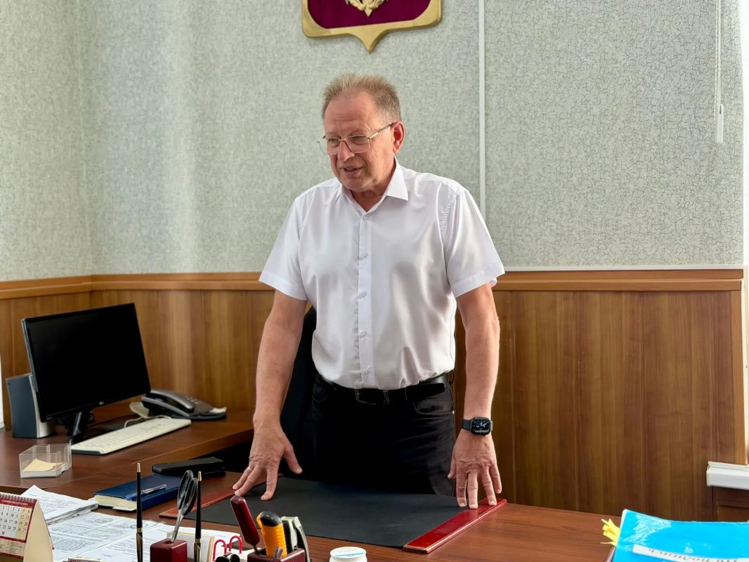 Алексей Дыбов: Сегодня состоялась встреча с трудовым коллективом Валуйского благоустройства Алексей Дыбов: Сегодня состоялась встреча с трудовым коллективом Валуйского благоустройства