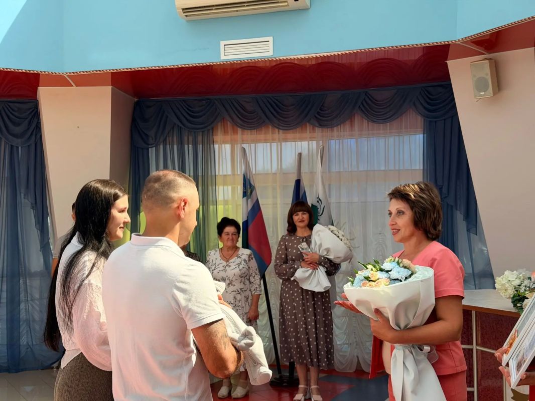В нашем округе стало доброй традицией проводить торжественные церемонии имянаречения малышей, появившихся на свет В нашем округе стало доброй традицией проводить торжественные церемонии имянаречения малышей, появившихся на свет