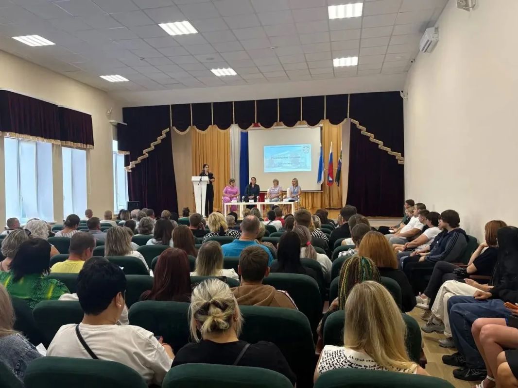 В Белгородской области сотрудники Госавтоинспекции и инспекторы ПДН приняли участие в родительских собраниях местных ссузов