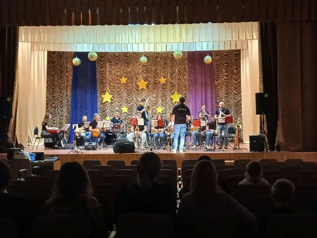 Творческий проект «Культура едет к вам!» продолжает дарить жителям и гостям малых населённых пунктов и муниципальных округов концерты коллективов Белгородской филармонии Творческий проект «Культура едет к вам!» продолжает дарить жителям и гостям малых населённых пунктов и муниципальных округов концерты коллективов Белгородской филармонии