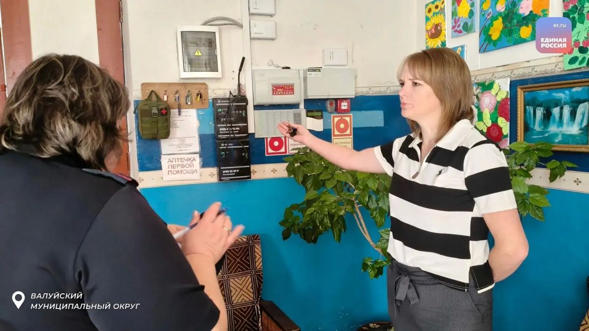 В преддверии Дня знаний партийный актив принимает участие в родительских приемках В преддверии Дня знаний партийный актив принимает участие в родительских приемках