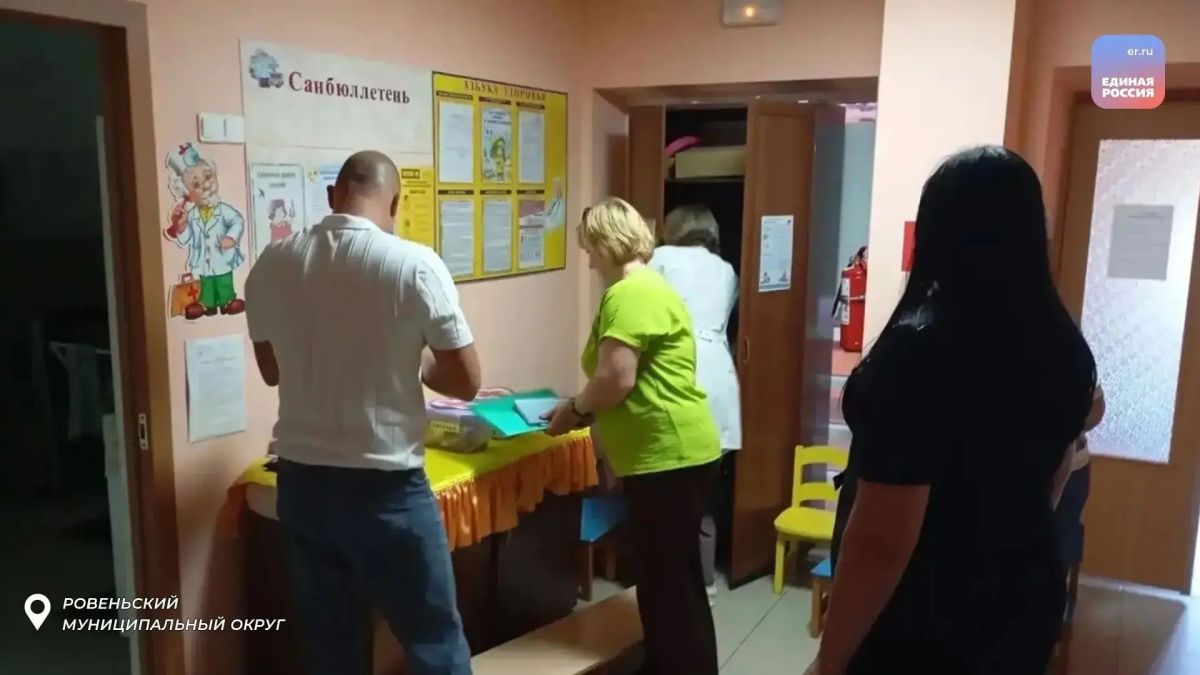 В преддверии Дня знаний партийный актив принимает участие в родительских приемках В преддверии Дня знаний партийный актив принимает участие в родительских приемках