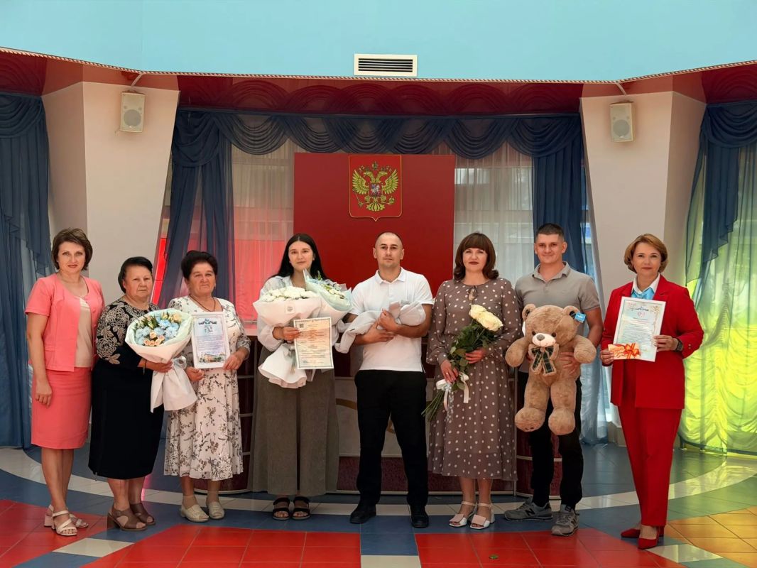 В нашем округе стало доброй традицией проводить торжественные церемонии имянаречения малышей, появившихся на свет В нашем округе стало доброй традицией проводить торжественные церемонии имянаречения малышей, появившихся на свет