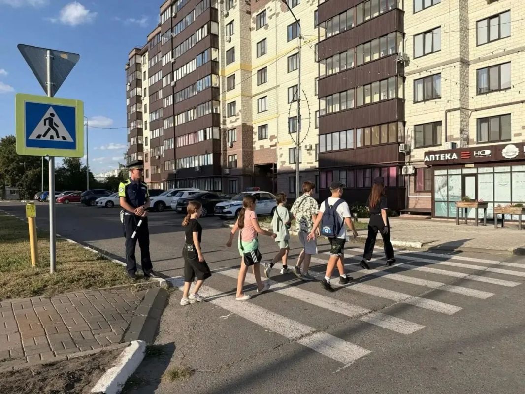 В Белгородском округе полицейские напомнили юным участникам дорожного движения правила безопасности при катании на велосипедах и самокатах В Белгородском округе полицейские напомнили юным участникам дорожного движения правила безопасности при катании на велосипедах и самокатах