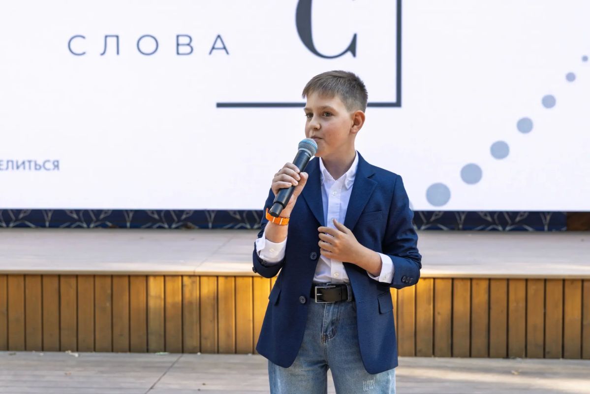 В преддверии Дня знаний лейтмотивом поэтической встречи «Право слова» стала школьная пора В преддверии Дня знаний лейтмотивом поэтической встречи «Право слова» стала школьная пора