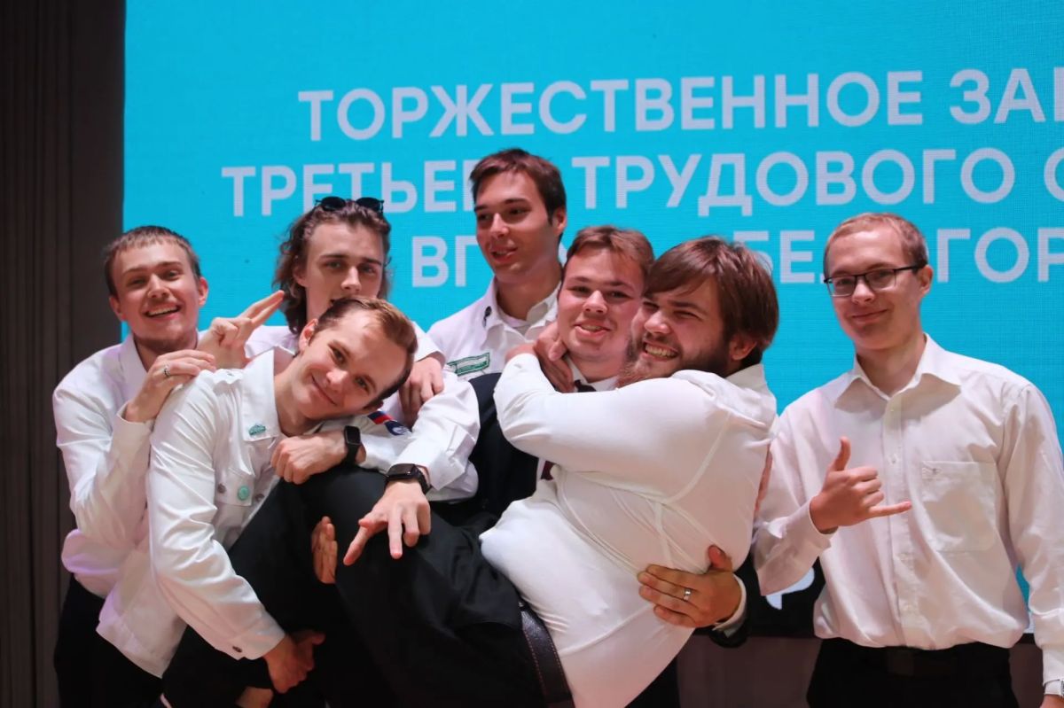 В Старом Осколе торжественно закрыли трудовой семестр Всероссийского гуманитарного студенческого медицинского отряда «Белогорье» В Старом Осколе торжественно закрыли трудовой семестр Всероссийского гуманитарного студенческого медицинского отряда «Белогорье»