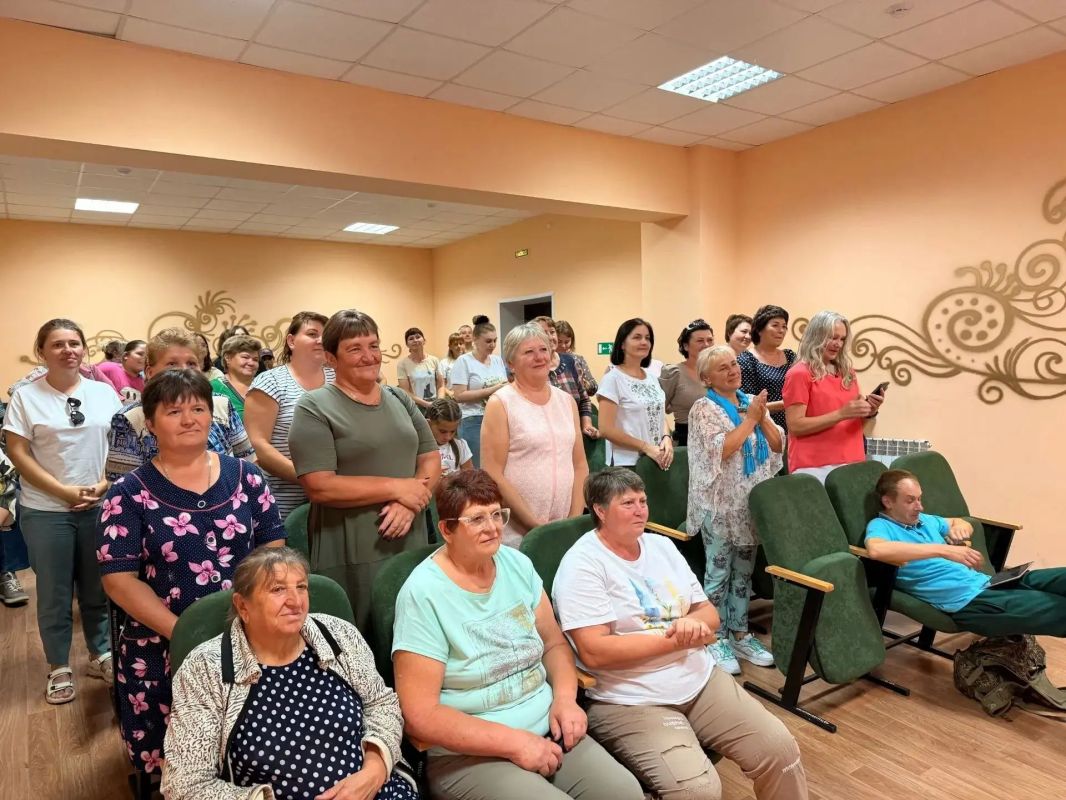 Артисты Белгородской областной филармонии побывали с концертами в сёлах Меловое и Вышние Пены Артисты Белгородской областной филармонии побывали с концертами в сёлах Меловое и Вышние Пены