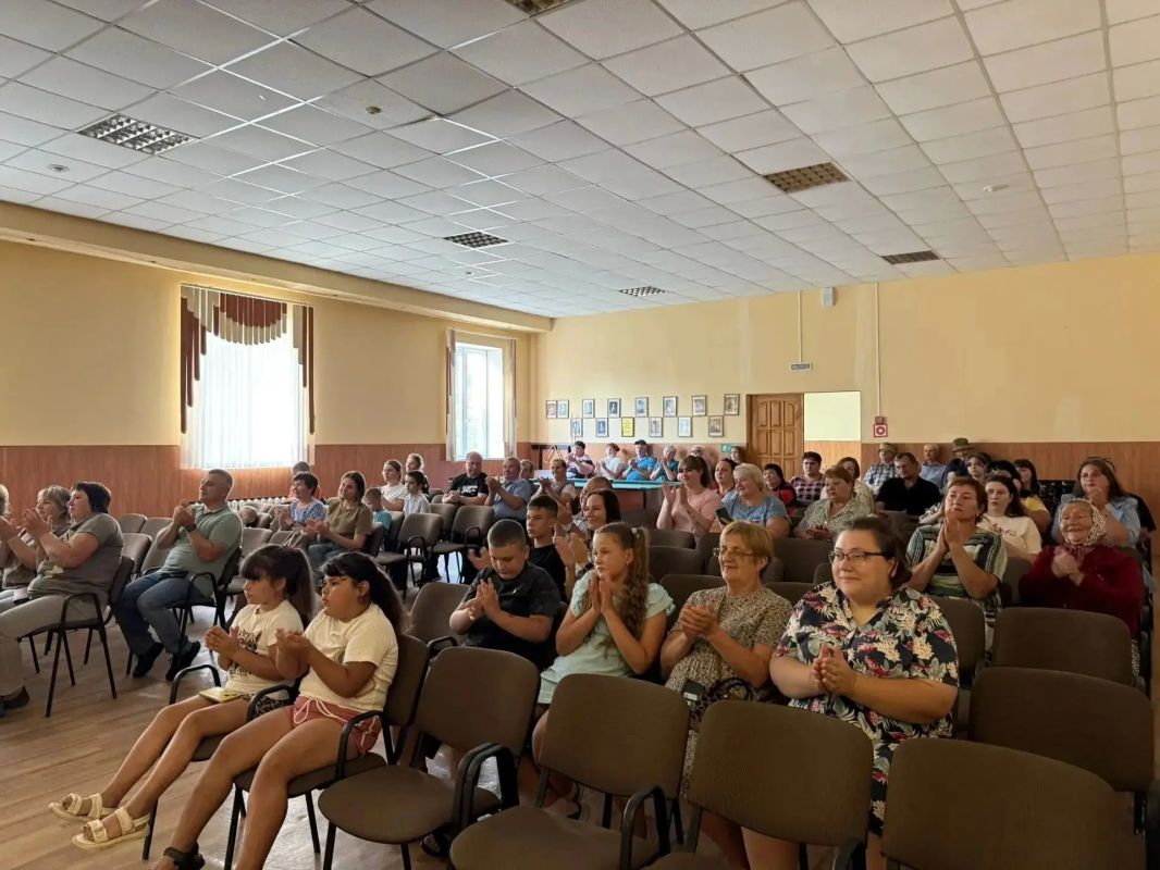 Артисты Белгородской областной филармонии побывали с концертами в сёлах Меловое и Вышние Пены Артисты Белгородской областной филармонии побывали с концертами в сёлах Меловое и Вышние Пены