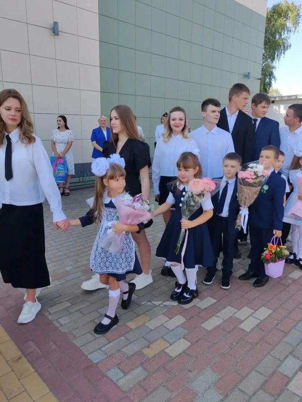 День знаний настал, и Красногвардейский округ зовёт нас в новое образовательное путешествие День знаний настал, и Красногвардейский округ зовёт нас в новое образовательное путешествие