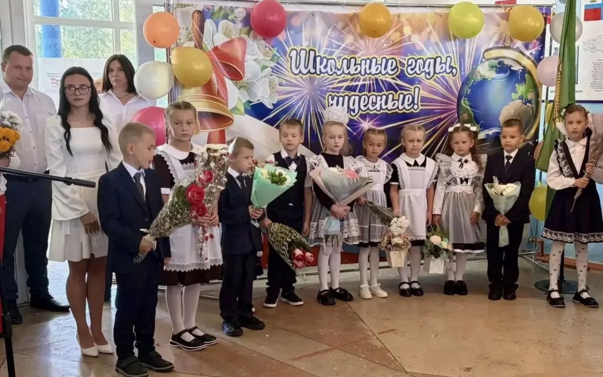Дорогие друзья! Поздравляем вас с Днём знаний! Дорогие друзья! Поздравляем вас с Днём знаний!