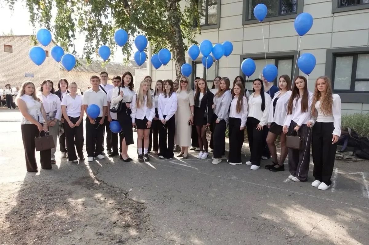 Дорогие друзья! Поздравляем вас с Днём знаний! Дорогие друзья! Поздравляем вас с Днём знаний!