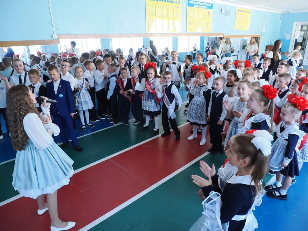 Команда Белгородского центра народного творчества сегодня дарила праздник обучающимся школы №28 города Белгорода Команда Белгородского центра народного творчества сегодня дарила праздник обучающимся школы №28 города Белгорода