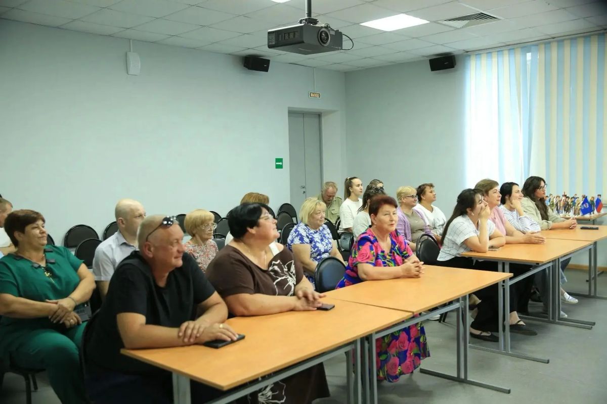 Продолжаем делиться итогами встреч региональных парламентариев с трудовыми коллективами региона Продолжаем делиться итогами встреч региональных парламентариев с трудовыми коллективами региона