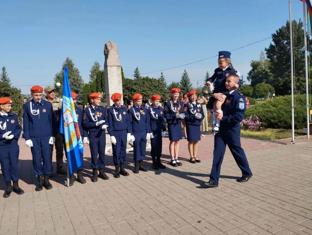 День знаний настал, и Красногвардейский округ зовёт нас в новое образовательное путешествие День знаний настал, и Красногвардейский округ зовёт нас в новое образовательное путешествие