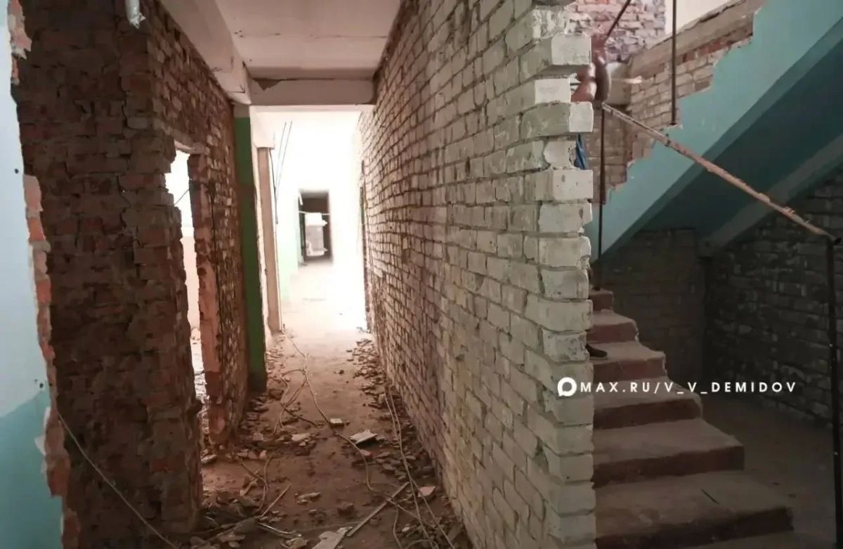 Продолжается капитальный ремонт здания начальной школы лицея №10 Продолжается капитальный ремонт здания начальной школы лицея №10