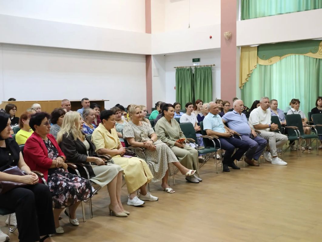 Продолжаем делиться итогами встреч региональных парламентариев с трудовыми коллективами региона Продолжаем делиться итогами встреч региональных парламентариев с трудовыми коллективами региона
