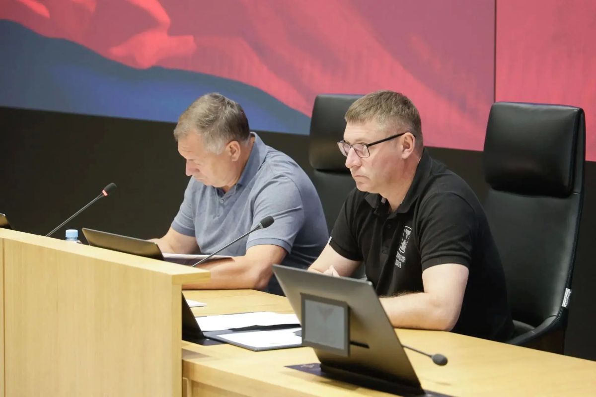 Александр Шуваев и Марат Хуснуллин обсудили подготовку к зиме в Белгородской области Александр Шуваев и Марат Хуснуллин обсудили подготовку к зиме в Белгородской области