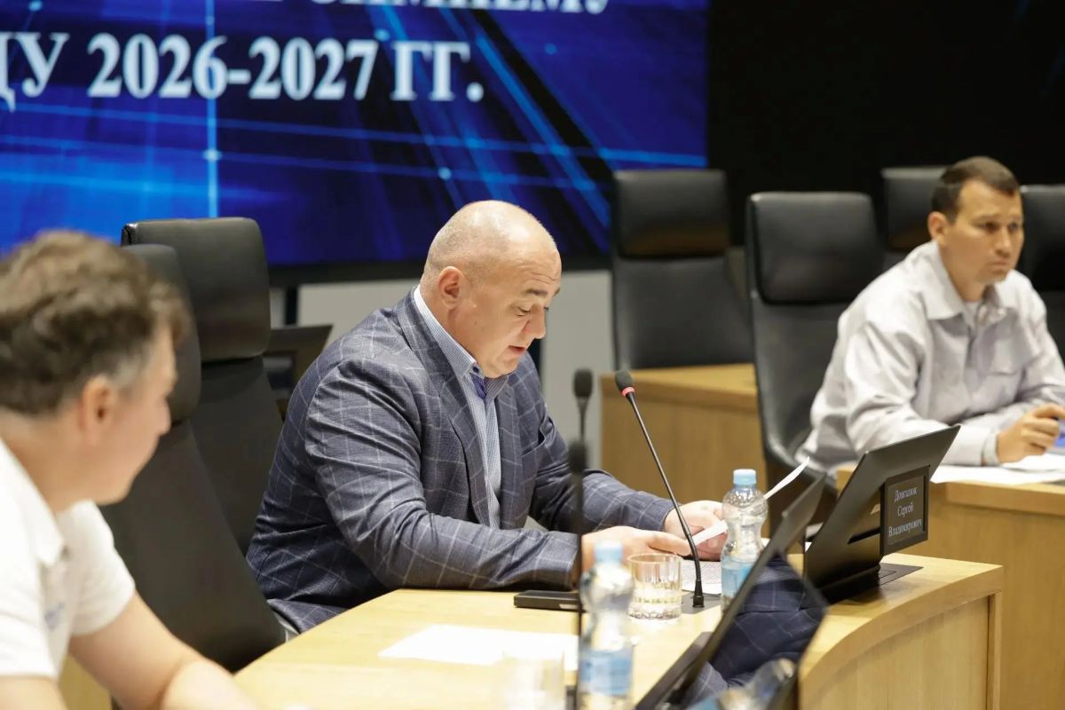 Александр Шуваев и Марат Хуснуллин обсудили подготовку к зиме в Белгородской области Александр Шуваев и Марат Хуснуллин обсудили подготовку к зиме в Белгородской области