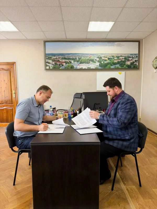 Олег Медведев: Вместе с Юрием Николаевичем Пыхтиным подписали соглашение между администрацией Яковлевского муниципального округа и ООО «Кустовое» Олег Медведев: Вместе с Юрием Николаевичем Пыхтиным подписали соглашение между администрацией Яковлевского муниципального округа и ООО «Кустовое»