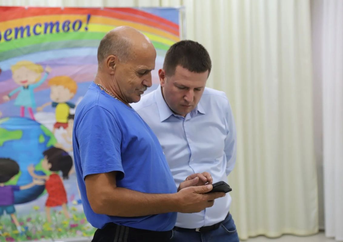 Сегодня прошла ещё одна встреча главы округа с жителями семи улиц посёлка Красная Яруга Сегодня прошла ещё одна встреча главы округа с жителями семи улиц посёлка Красная Яруга