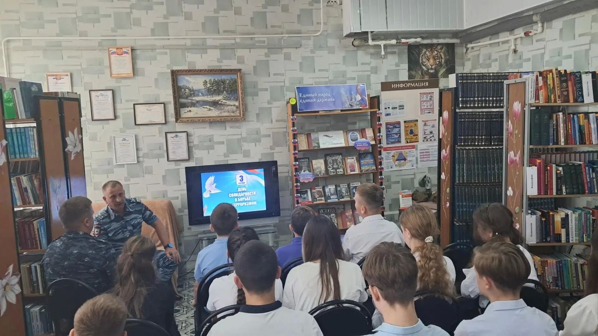 Начальник Центра кинологической службы УМВД России по Белгородской области провел с кадетами беседу по профилактике терроризма Начальник Центра кинологической службы УМВД России по Белгородской области провел с кадетами беседу по профилактике терроризма