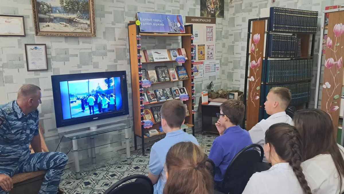 Начальник Центра кинологической службы УМВД России по Белгородской области провел с кадетами беседу по профилактике терроризма Начальник Центра кинологической службы УМВД России по Белгородской области провел с кадетами беседу по профилактике терроризма