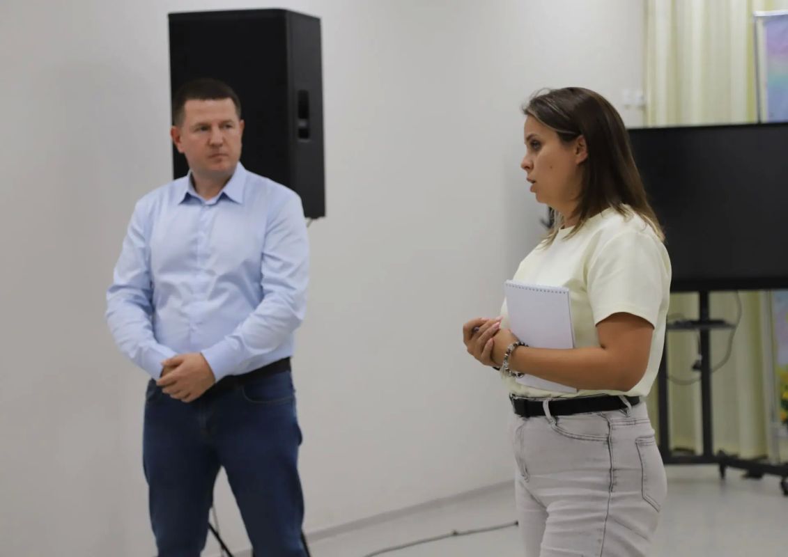 Сегодня прошла ещё одна встреча главы округа с жителями семи улиц посёлка Красная Яруга Сегодня прошла ещё одна встреча главы округа с жителями семи улиц посёлка Красная Яруга
