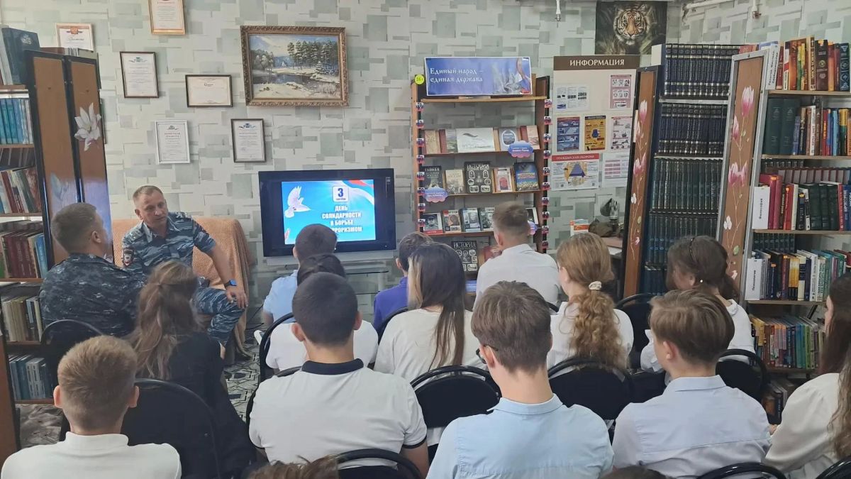 Начальник Центра кинологической службы УМВД России по Белгородской области провел с кадетами беседу по профилактике терроризма Начальник Центра кинологической службы УМВД России по Белгородской области провел с кадетами беседу по профилактике терроризма