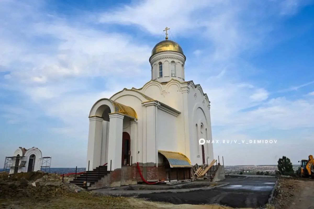 На Меловой горе завершается благоустройство территории у нового храма Всемилостивого Спаса На Меловой горе завершается благоустройство территории у нового храма Всемилостивого Спаса