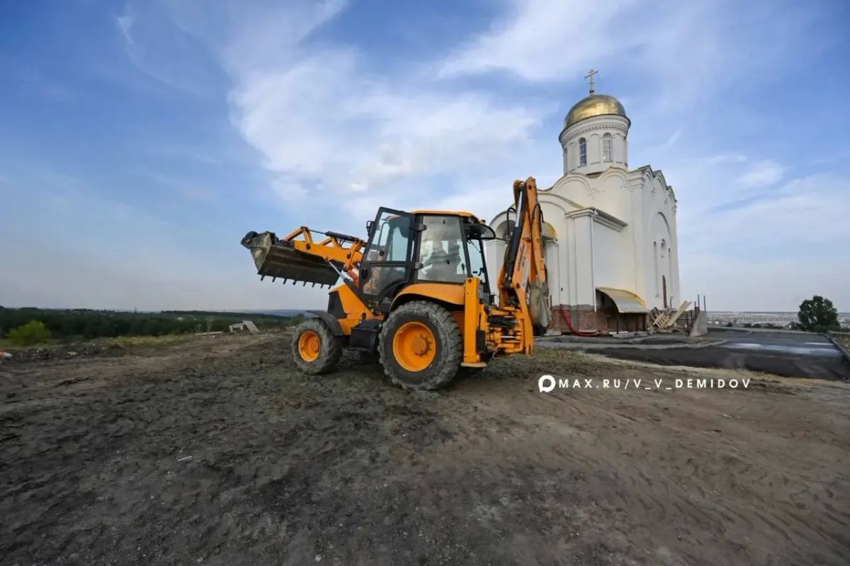 На Меловой горе завершается благоустройство территории у нового храма Всемилостивого Спаса На Меловой горе завершается благоустройство территории у нового храма Всемилостивого Спаса