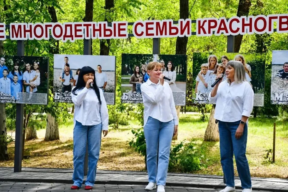 В округе обновили доску почёта многодетных семей В округе обновили доску почёта многодетных семей