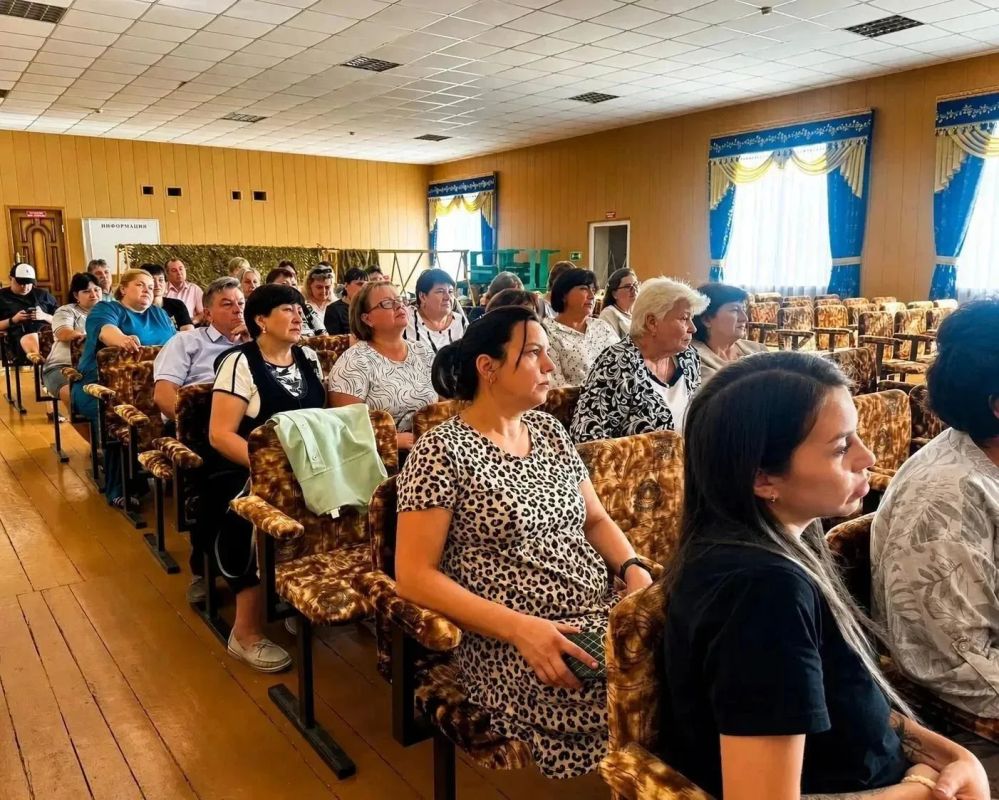 Провели очередную встречу с жителями села Коломыцево Провели очередную встречу с жителями села Коломыцево
