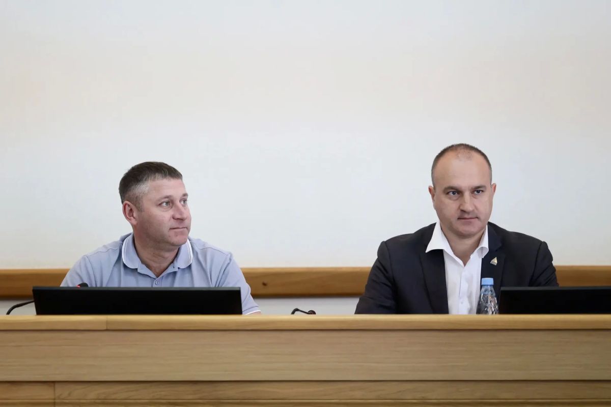 Василий Голиков: Сегодня в рамках рабочей поездки в Губкин приехал временно исполняющий обязанности губернатора Белгородской области Александр Шуваев Василий Голиков: Сегодня в рамках рабочей поездки в Губкин приехал временно исполняющий обязанности губернатора Белгородской области Александр Шуваев